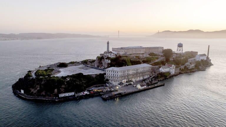Alligator Alcatraz : La Prison Controversée